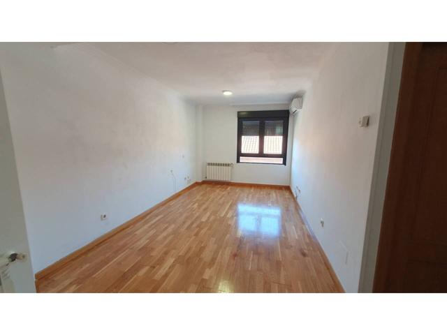 APARTAMENTO EN ALQUILER CON PLAZA DE GARAJE photo 0