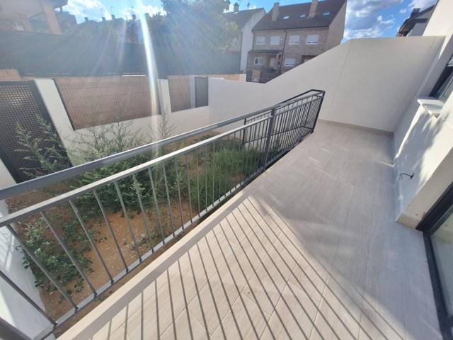!! Chalet de obra nueva con zonas comunes y piscina comunitaria ¡¡ photo 0