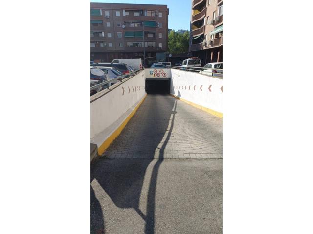 SE VENDE PLAZA DE GARAJE EN ZONA SERNA HOTEL photo 0