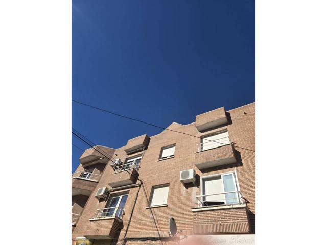 Se vende piso con 3 habitaciones, 2 cuartos de baño, 3 plazas de garaje y trastero photo 0