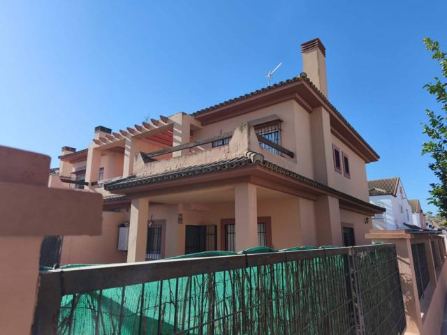 Casa en venta en Coria del Río photo 0