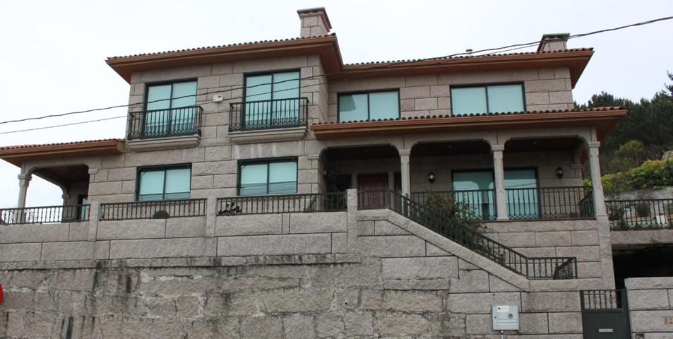 Casa - Chalet en venta en Vigo de 350 m2 photo 0