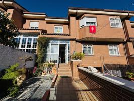 EXCLUSIVO CHALET RESIDENCIAL – AMPLITUD, LUZ Y CONFORT photo 0