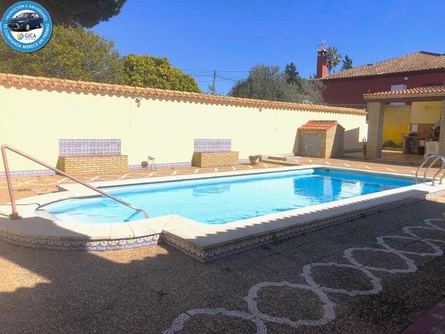 En venta chalet con dos viviendas, piscina y garaje cerrado doble photo 0
