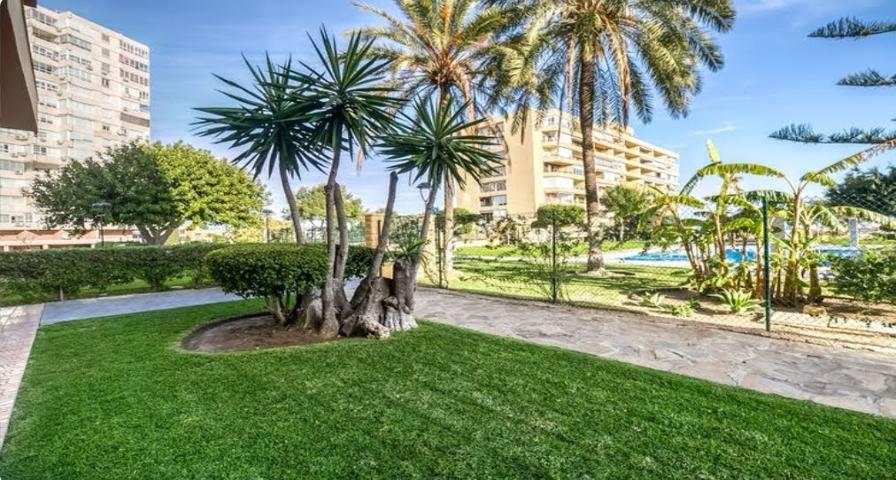 Piso En venta en Edificio La Torre. , Torremolinos (málaga)la Colina | Playamar, La Colina, Torremolinos photo 0