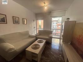 Bonito piso de 2 dormitorios junto al metro con garaje y terraza photo 0