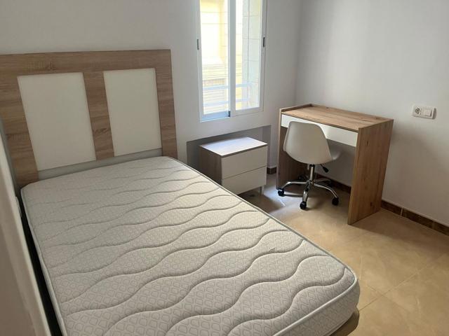 PRECIOSO PISO CON MUEBLES A ESTRENAR JUNTO A FACULTADES DE CARTUJA photo 0