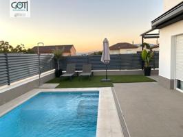 Casa de diseño con piscina privada y gimnasio en Ogíjares photo 0