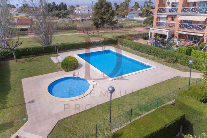 Unifamiliar Pareada En venta en Vilafortuny, Cambrils photo 0