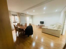 Se alquila apartamento con garaje en el centro de Murcia photo 0