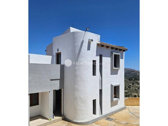 PAREADOS A ESTRENAR EN RELLEU, ALICANTE photo 0