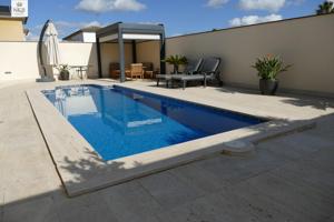 CHALET PAREADO CON PISCINA, TERRAZA Y GARAJE photo 0