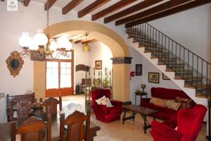 ESPECTACULAR CASA MALLORQUINA CON JARDÍN Y GARAJE EN EL CENTRO DE LA ISLA DE MALLORCA photo 0