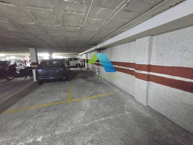 Parking para coche y moto en Avenida Velázquez photo 0