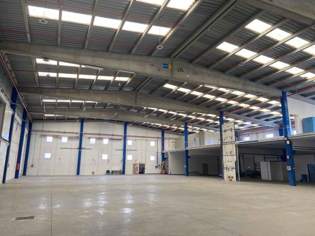 Nave Industrial en Tres Cantos photo 0