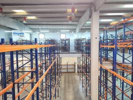 Planta baja, con patio y suministros! photo 0