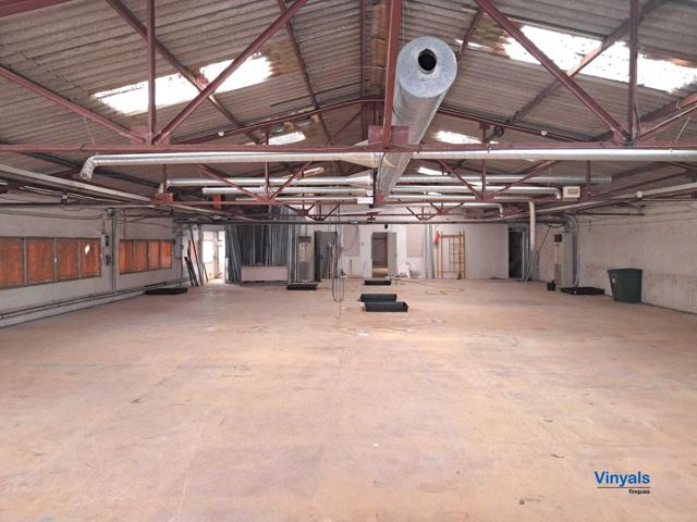 Con patio y acceso para camiones! photo 0