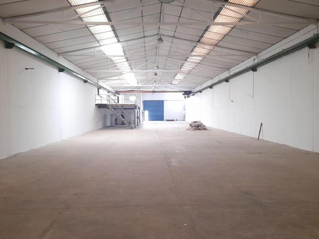 Acceso para trailers y puente grua! photo 0