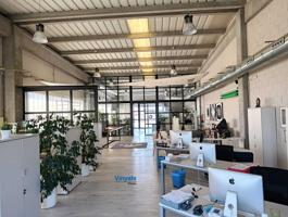 Oficina con luz natural e instalaciones! photo 0