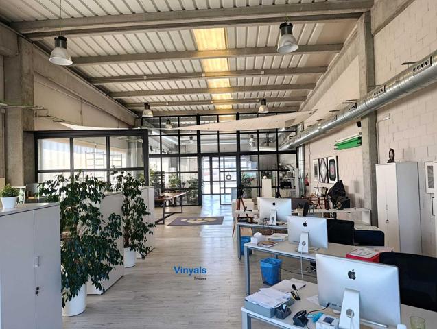 Oficina con luz natural e instalaciones! photo 0