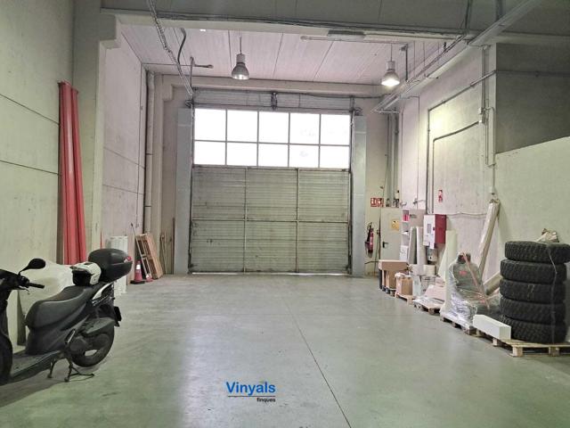 Acceso para trailers y oficina! photo 0