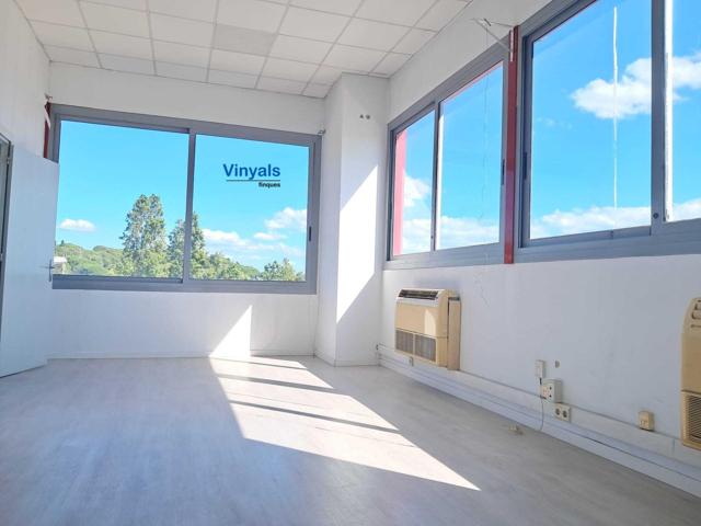 Luminosa y bien ubicada! photo 0