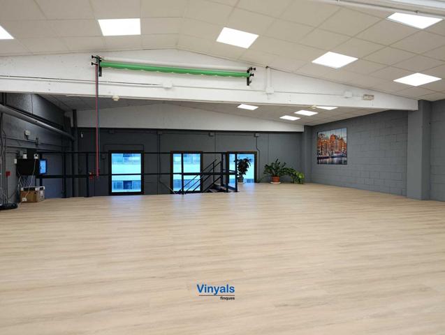 ¡Suministros y montacargas! photo 0