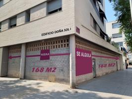 Local comercial en esquina, de 168 m2, con 28 metros de fachada, en Fuente de la Salud photo 0