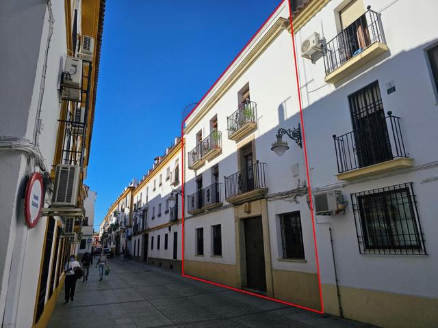 Edificio a la venta en buen estado en el barrio de San Andrés. Tres plantas más cubierta y patio photo 0