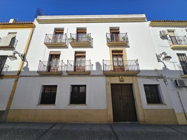 Edificio a la venta en buen estado en el barrio de San Andrés. Tres plantas más cubierta y patio photo 0