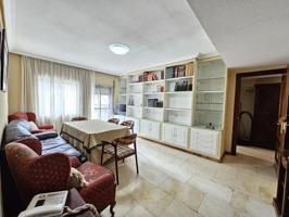 Piso con 4 dormitorios en Medina Azahara con 135m2 !!! photo 0