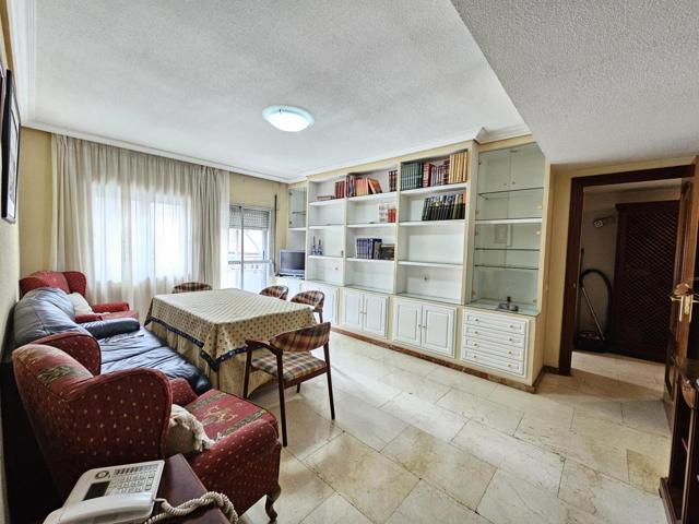 Piso con 4 dormitorios en Medina Azahara con 135m2 !!! photo 0