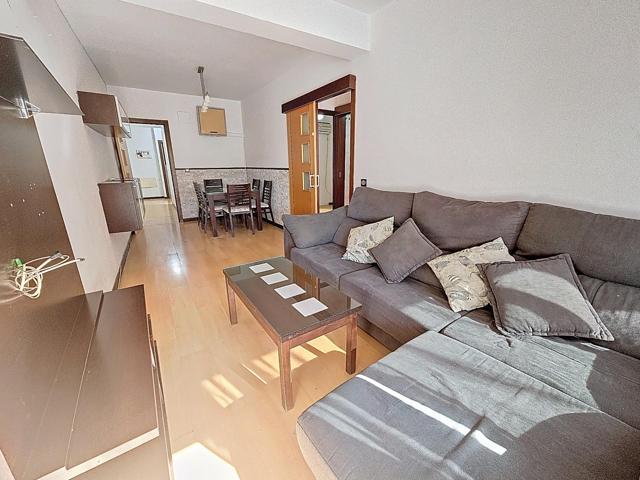 Piso con 3 dormitorios y 1 baño, reformado junto a la Plaza Cristo de Gracia!!! photo 0