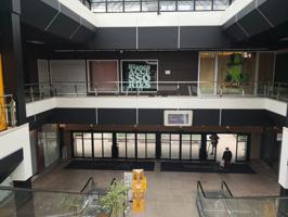 Dos locales en Centro Comercial Cuatro Caminos photo 0