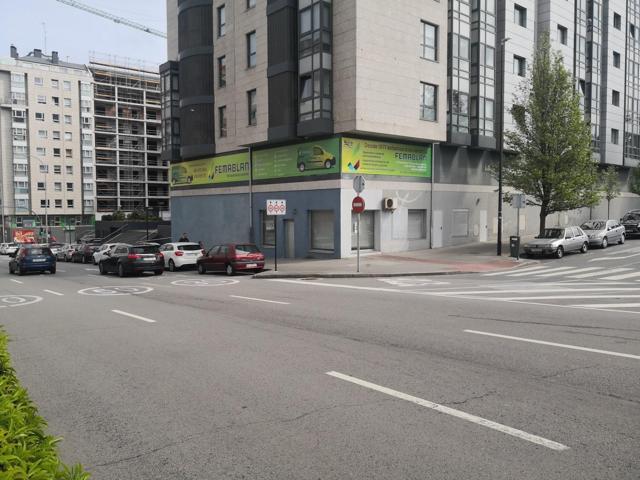 Amplio Local Comercial en Ronda de Outeiro - Coruña photo 0