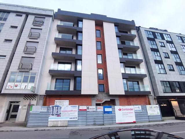 Bajo comercial en Rúa Perú de Carballo photo 0