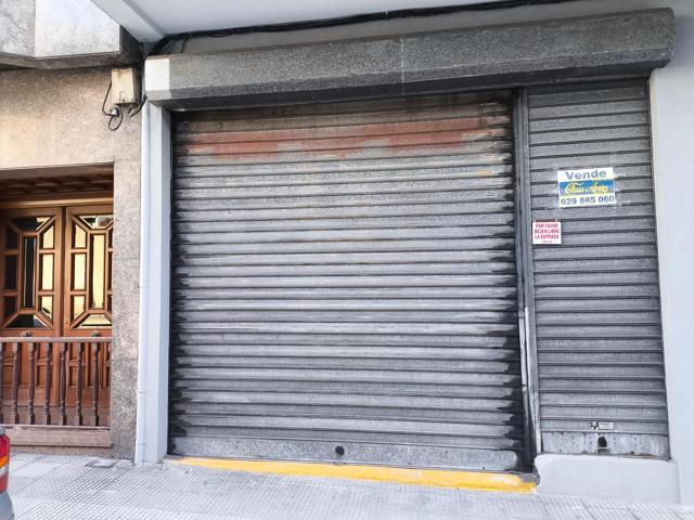 Se vende amplio Bajo de 144 metros en c-Compostela de Carballo photo 0