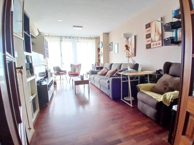 Piso de 3 dormitorios en A Milagrosa, Carballo photo 0