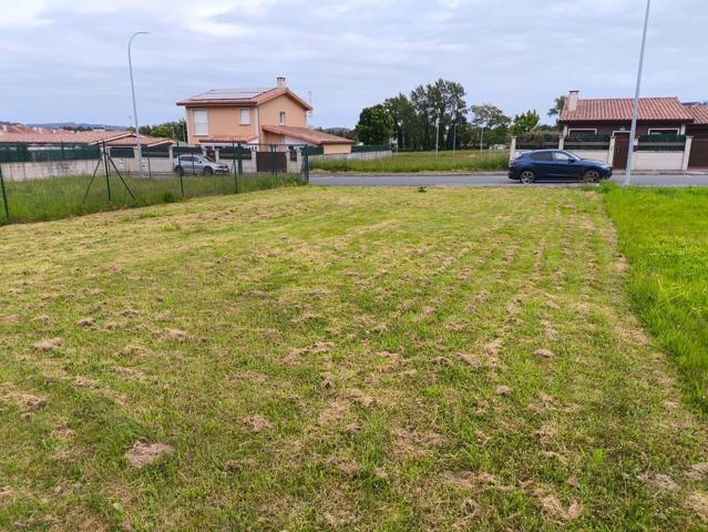Solar edificable en Urbanización Montes Claros, Laracha photo 0