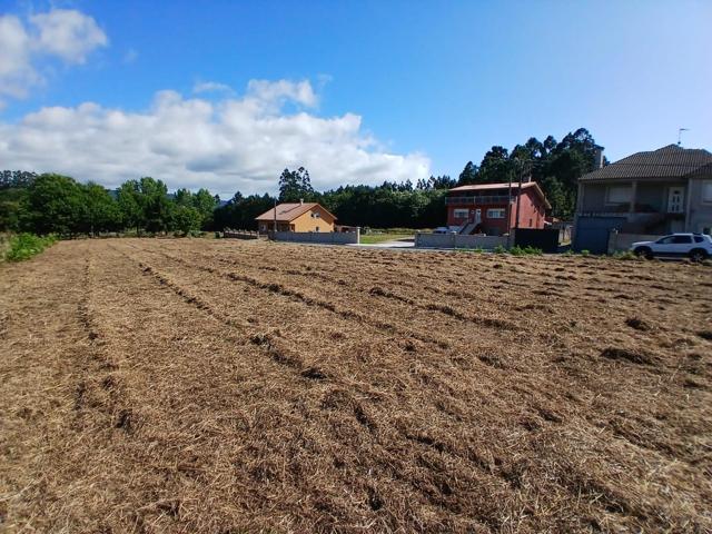 Solar edificable de 2.687 metros cuadrados, segregable en 3 fincas, en Estramil, Laracha photo 0