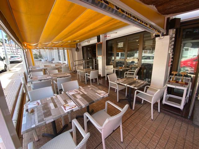Traspaso de restaurante-pizzería con terraza grande en el centro de los cristianos photo 0