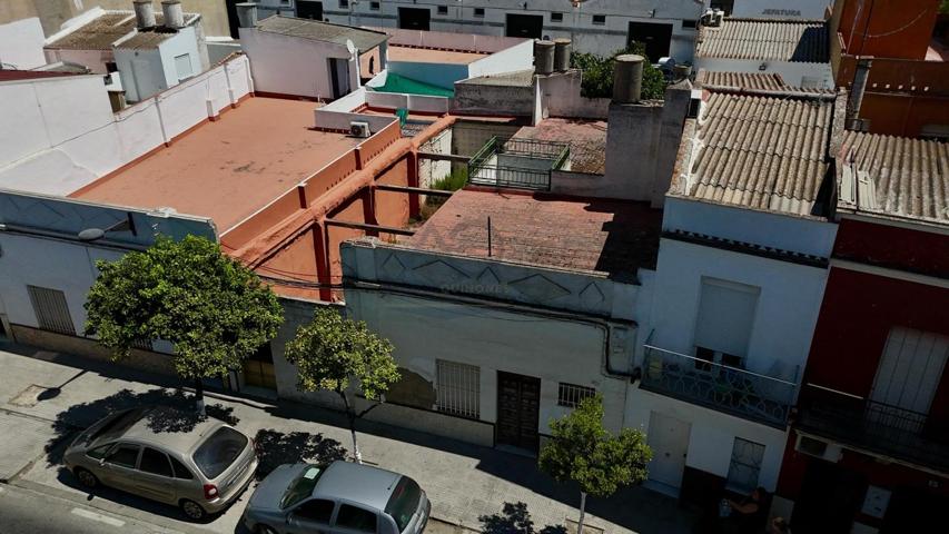 VIVIENDA A REFORMAR EN ZONA AVDA. BLAS INFANTE photo 0