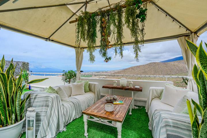 Hermoso apartamento de dos dormitorios y dos baños, con una gran terraza con vistas panorámicas al mar. photo 0