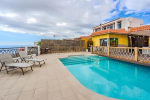 Impresionante adosado en Los Menores, Adeje, con vistas al mar y piscina privada photo 0