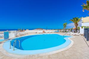 Encantador apartamento con vistas al mar en Los Cristianos Ideal para inversión photo 0