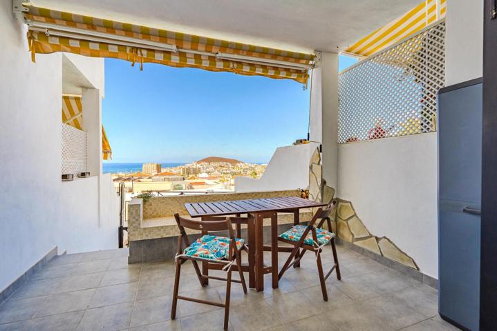 Encantador apartamento con vistas al mar en Los Cristianos Ideal para inversión photo 0