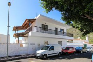Villa independiente de 4 habitaciones con terraza, jardín y potencial de inversión photo 0