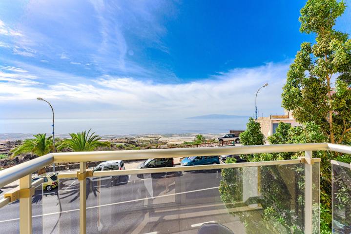 Apartamento con vistas al mar y terraza en el corazón de Guía de Isora photo 0