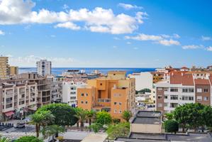 ¡Amplio Apartamento Familiar de 4 dormitorios en el Corazón de Los Cristianos! photo 0