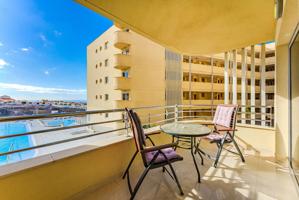 Luminoso apartamento en esquina con sol de mañana y vistas a la piscina en Playa Paraíso photo 0